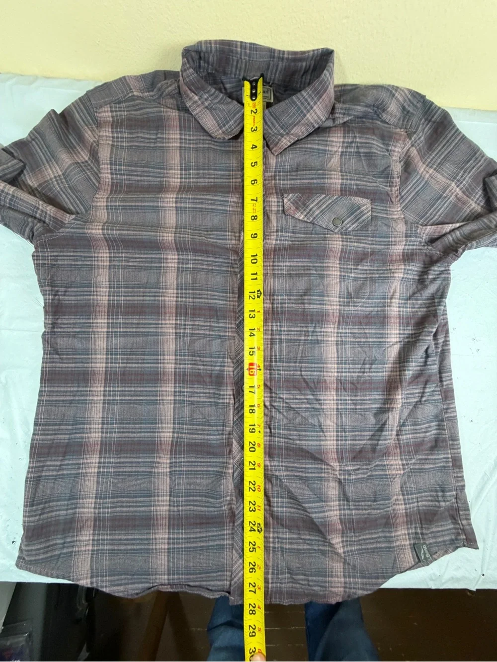 L.L.‎ Bean Men's Plaid Button-Down Shirt in Pink and Gray